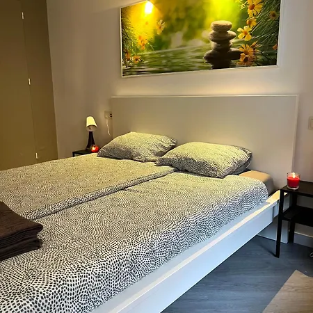 Small * فوينخيرولا