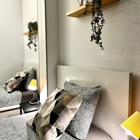 Small * فوينخيرولا