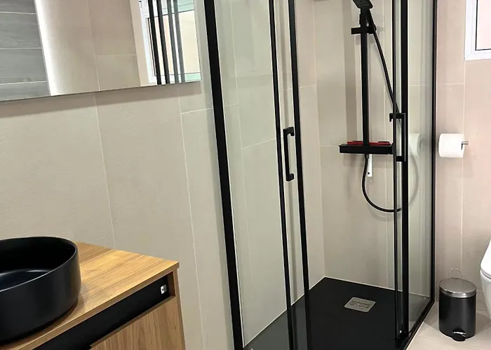 Small فوينخيرولا