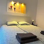 Small * فوينخيرولا
